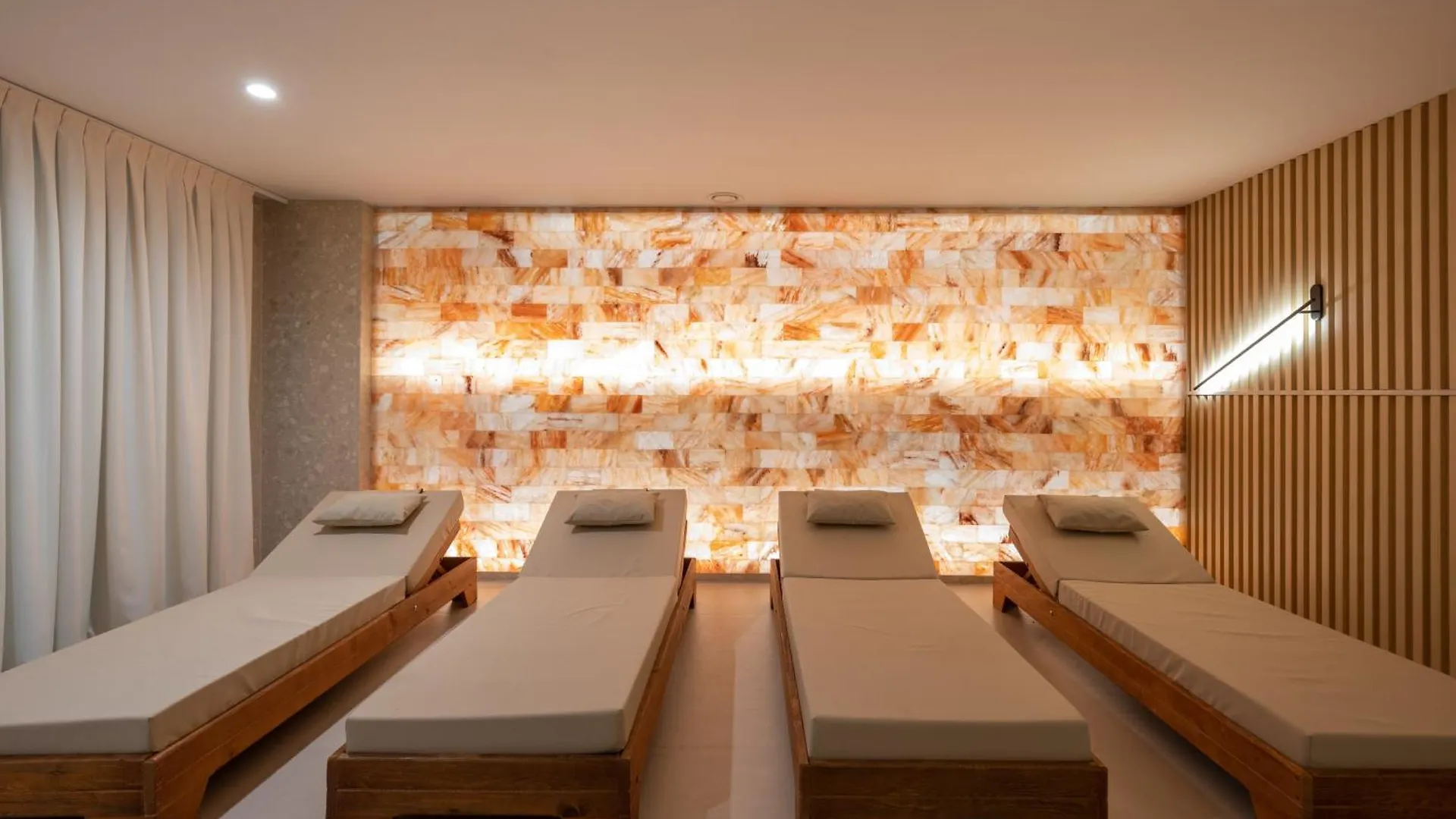 Spa & Pool - Studio Apartments 365 Tirana 0*,  Albania