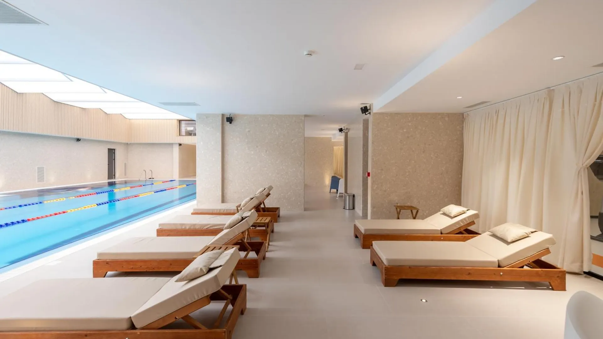 Spa & Pool - Studio Apartments 365 Tirana 0*,  Albanië